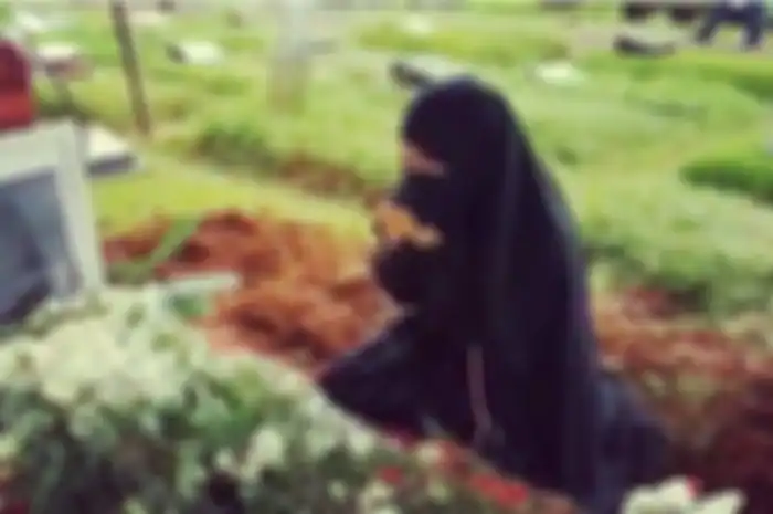Tak Kuasa Menahan Tangis di Pemakaman, Umi Pipik Kenang Jasa serta Kebaikan Rina Gunawan Saat Keluarganya Terkena Musibah: Membekas Banget...