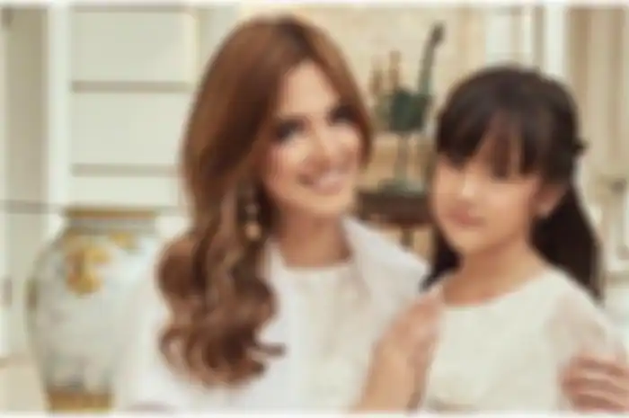 Inilah sosok nenek Nia Ramadhani yang sukses turunkan paras cantik ke cucu dan cicitnya!