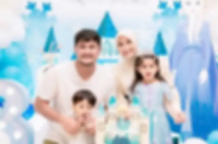 Ryana Dea, Puadin Redi, dan anak-anaknya.