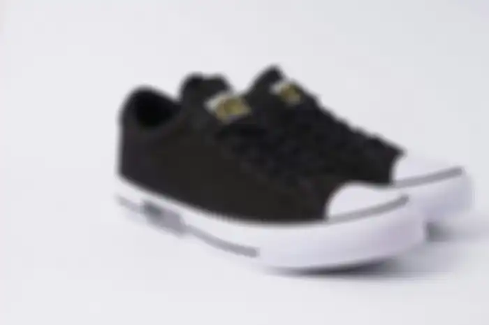 Sneakers Low Cowok Brand Lokal Murah di Bawah 100 Ribu