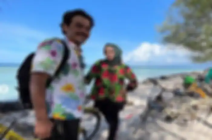 Rina Gunawan dan Teddy Syach