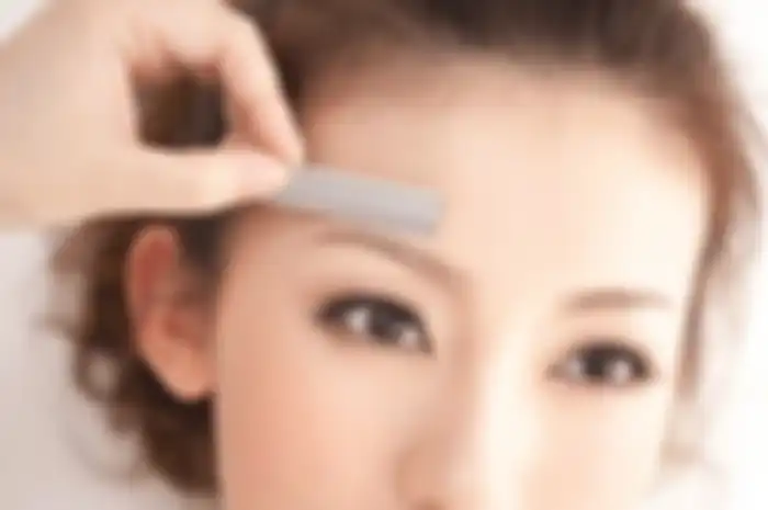 Mencukur Alis Bikin Cantik Namun Berbahaya! Benarkah? Yuk Cari Tahu Faktanya!