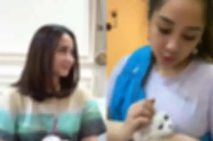 Nagita Slavina dan kucingnya