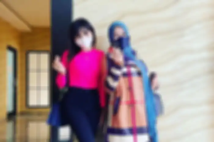 Rohimah dan Eva Belisima