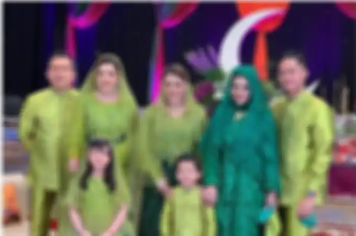 Keluarga Hermansyah bersama Krisdayanti