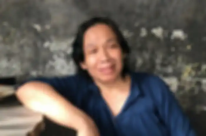 Titin Siti Fatimah (59), pemilik lapak nasi goreng di belakang Apartemen Ambassador, Setiabudi, Jakarta Selatan. Lapak Titin tertimpa potongan kaki manusia hingga ambruk.