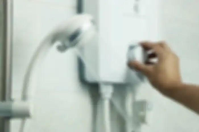 Ilustrasi pemanas air shower.