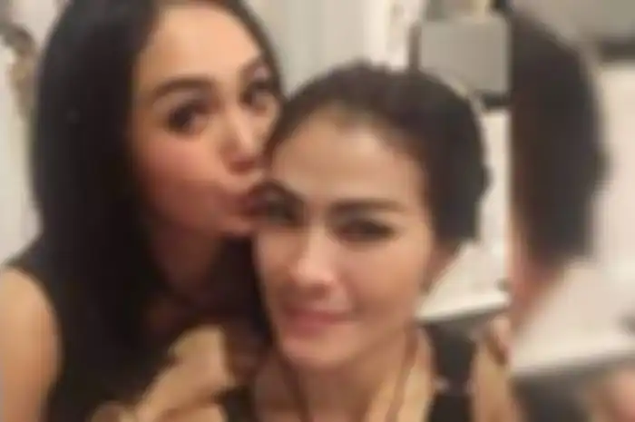 Yuni Shara dan Iis Dahlia 