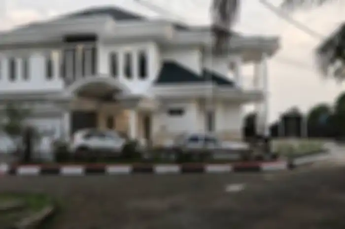 penampakan luar rumah Desy Ratnasari