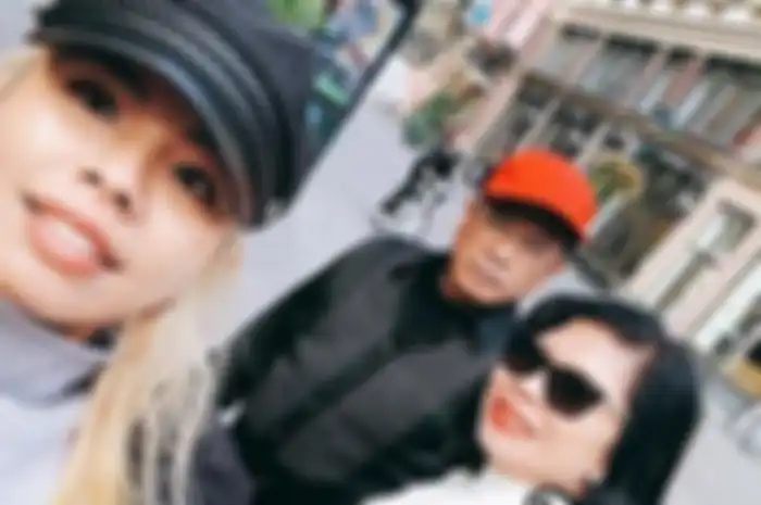 Felicia Hutapea bersama orang tuanya 