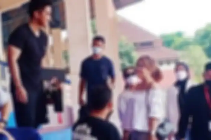 Kaesang ditemani Nadya Arifta meninjau seleksi pemain Persis Solo