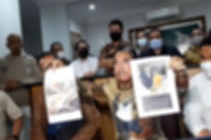 Hotma Sitompul saat menggelar konferensi pers di kantor LBH Mawar Saron, Sunter, Jakarta Utara, Selasa (6/4/2021)