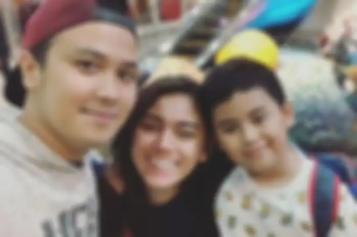 Keluarga Dennis Lyla dan Thalita Latief