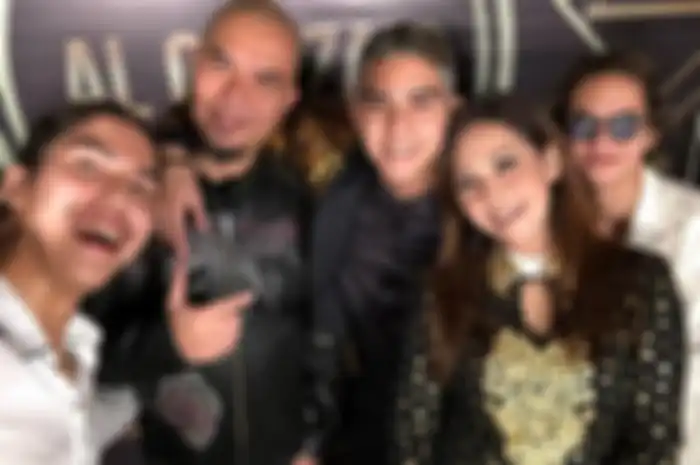 Kebersamaan Ahmad Dhani-Maia Estianty dan ketiga putranya