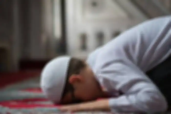 Niat dan cara shalat tarawih di rumah