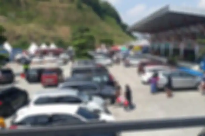 ilustrasi kendaraan pemudik memadati Rest Area KM 429 Tol Semarang-Bawen. 
