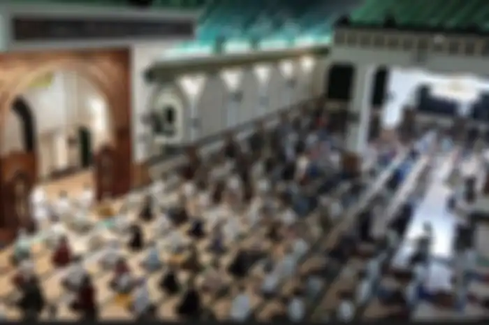 Suasana sholat tarawih di Masjid Agung Jawa Tengah