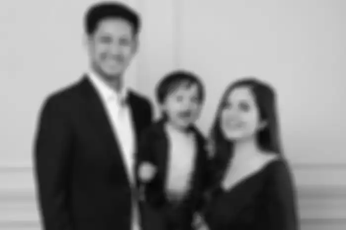 Potret keluarga kecil Tasya Kamila bersama suaminya Randi Bachtiar dan anaknya Arrasya