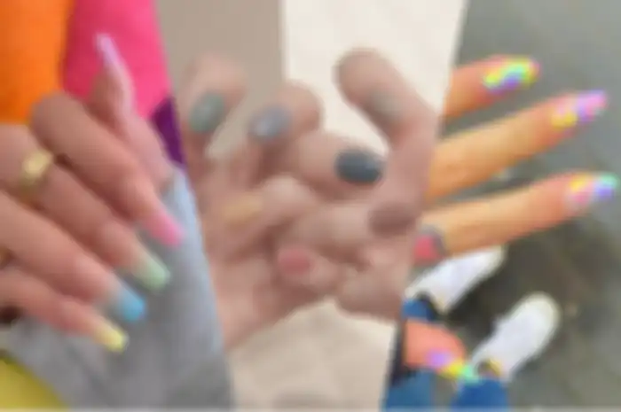 3 Pilihan Padu Padan Warna Nail Art yang Tren di 2021, Cobain Yuk!