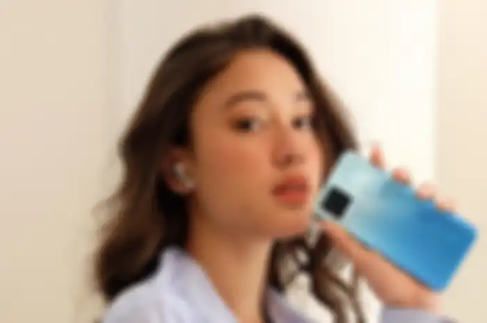 Dare to Leap Bikin realme Berani Keluarkan Smartphone Berdesain Tipografi Style