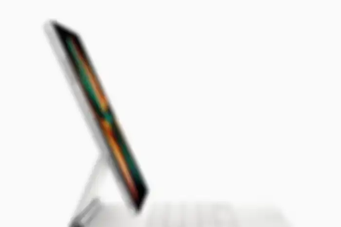 iPad Pro 2021 dengan Magic Keyboard dan Apple Pencil.