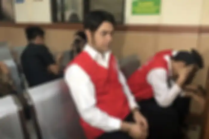 Rio Reifan saat menjalani sidang putusan penyalahgunaan narkoba di Pengadilan Negeri Bekasi, Jawa Barat, Senin (10/2/2020). 