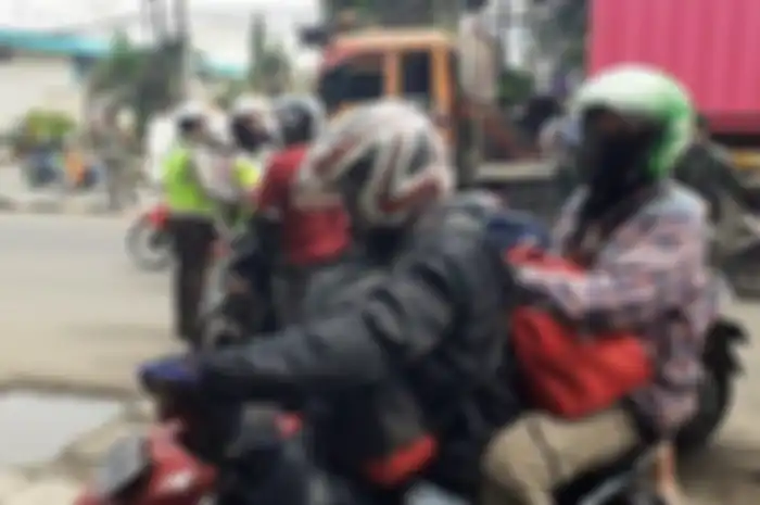 Polisi sudah menjaga di banyak titik, mulai jalur utama hingga jalur alternatif dan jalur motor, untuk menegakkan larangan mudik baru.