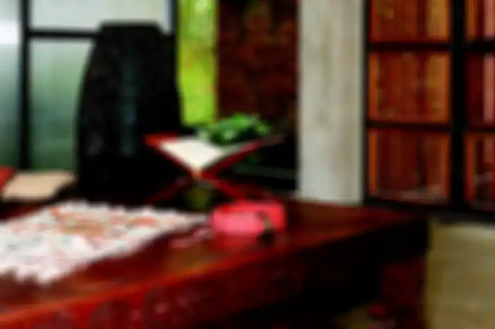 Inspirasi tempat salat di atas bale-bale.