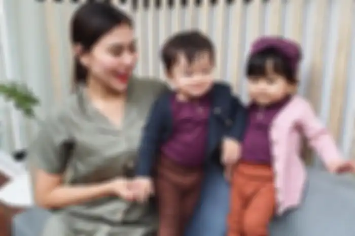 Potret Menggemaskan Zayn Zunaira bersama ibunya Syahnaz 