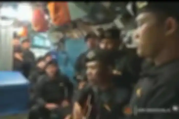 Tangkapan layar video awak KRI Nanggala 402 yang ramai-ramai menyanyikan lagu ‘Sampai Jumpa’ dari Endank Soekamti.