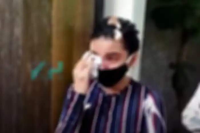 Tsania Marwa berlinang air mata saat menceritakan hasil penjemputan kedua anaknya di rumah Atalarik Syach