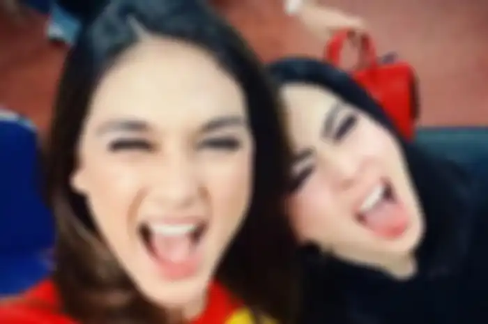 Foto Kedekatan Syahrini dan Luna Maya