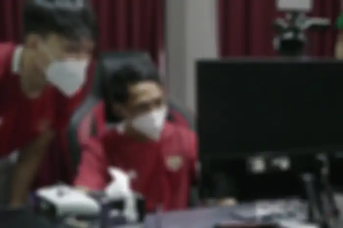 Pemain eNational Squad Indonesia, Moehamad Zulisar dan Fahmi Husaeni saat bertanding di Final kala menghadapi Jepang, Sabtu (1/5/2021).