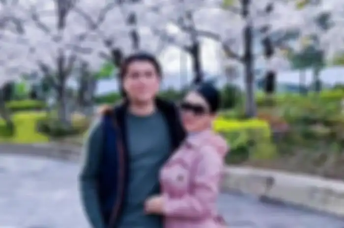 Syahrini dan Reino Barack pulang kampung ke Indonesia