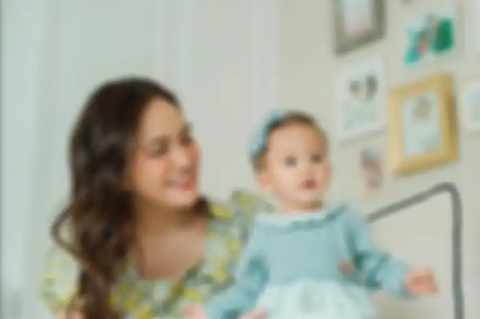  Shandy Aulia dan suaminya sepakat untuk membatasi penggunaan gadget pada sang anak, Claire, demi menghindari risiko kecanduan gadget.