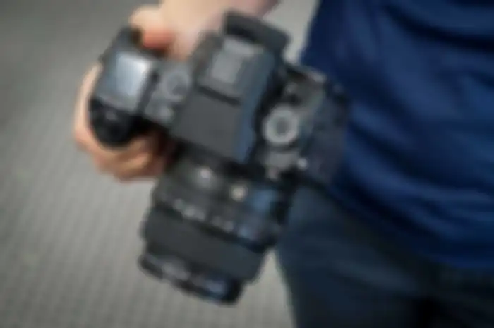 Kamera medium format Fujifilm GFX 50S. Seorang fotografer sampai tega kuras tabungan kuliah anaknya demi membeli kamera medium format Fuji.