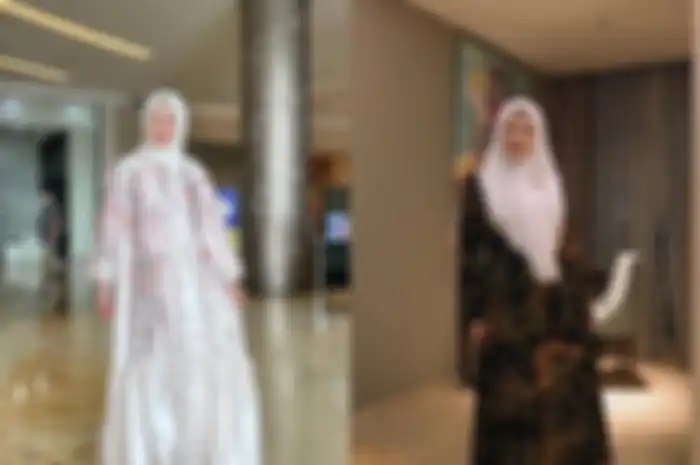 Model gamis cantik dan modis buat lebaran ala Ayana Moon