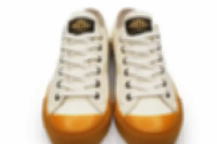 Sneakers Low Warna Putih Gum Ventela