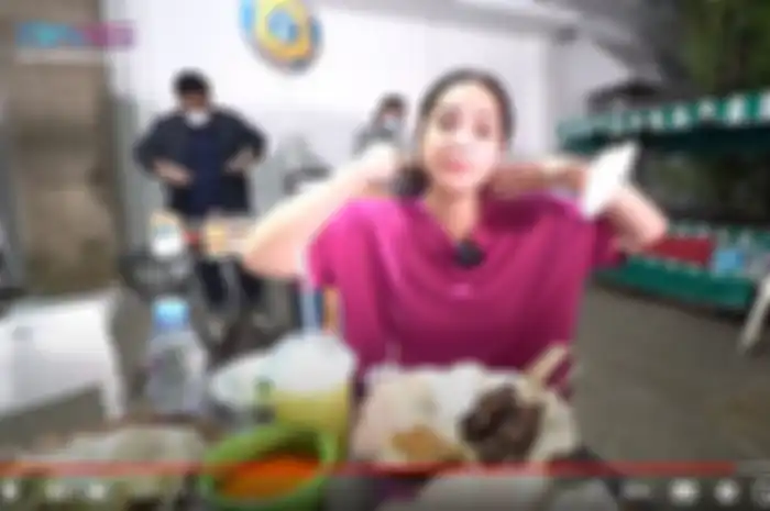 Nagita Slavina santap sate maranggi