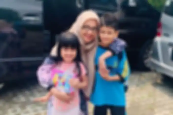 Tsania Marwa dan kedua anaknya