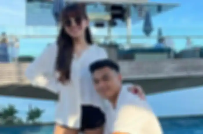 Alfath Fathier dan istri barunya, Nadia Christina
