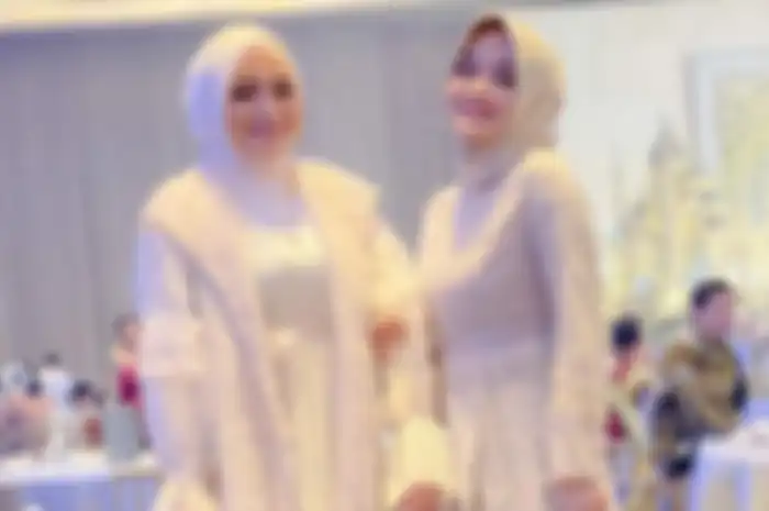 Putri Delina dan Nathalie Holscher 