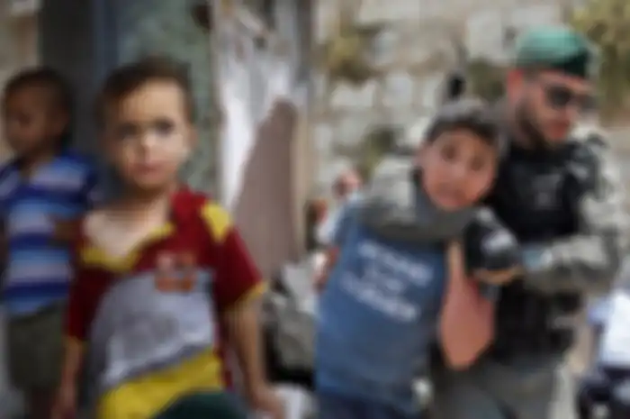Foto pilu anak-anak Palestina yang trauma akibat serangan keji Israel. Usai bentrokan di Masjid Al-Aqsa, Israel membalas serangan Hamas.