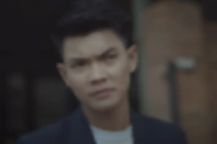 Tri Suaka dalam Video Klip Lagu 'Aku Bukan Jodohnya'