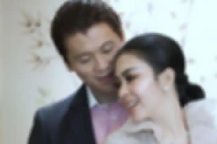 Syahrini dan Reino Barack