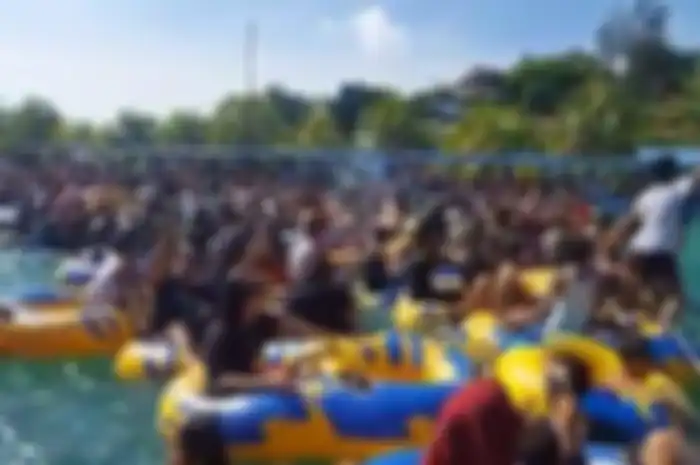 Bahaya Berenang di Keramaian Saat Pandemi itu Datang Bukan dari Air Kolamnya tapi Benda Sekitarnya