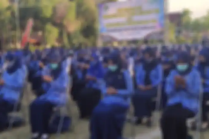 PNS Pamekasan Madura berdoa dalam sebuah acara. Gaji ke-13 PNS 2021 tidak memasukan tukin (tunjakan kinerja) di dalamnya.  