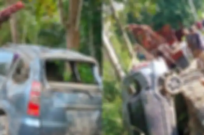 Mobil yang ditumpangi Arya, bocah berusia 8 tahun yang mengalami kecelakaan di Kabupaten Ogan Komering Ulu (OKU) Selatan, Sumatera Selatan. 