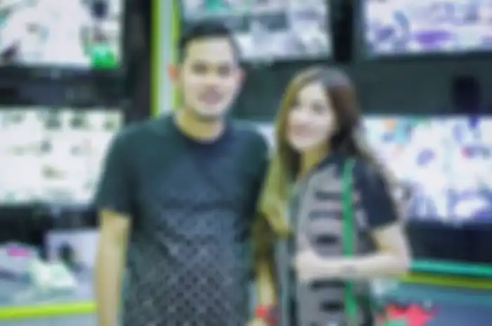 Juragan 99 Gilang Widya Pramana dan sang istri
