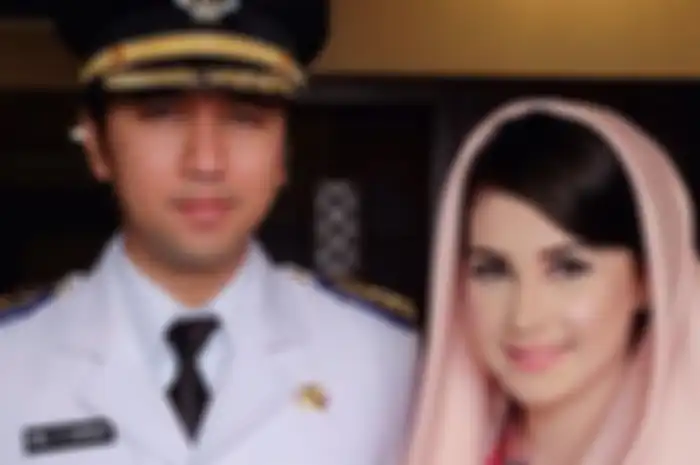 Emil Dardak dan Arumi Bachsin